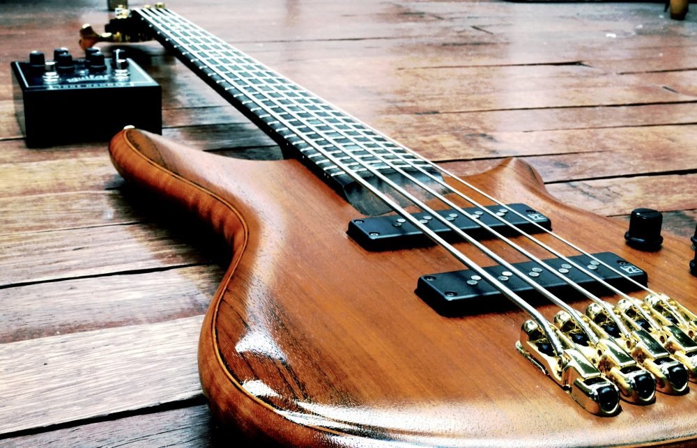 Best Electric Bass Guitars Under 1000 dollar