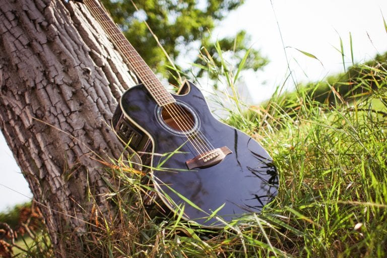 A List Of The Best Acoustic Guitar Brands For Beginners
