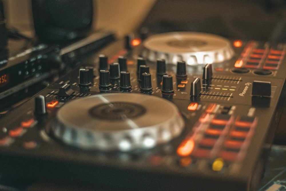 Best DJ-Controller Under 300 dollar