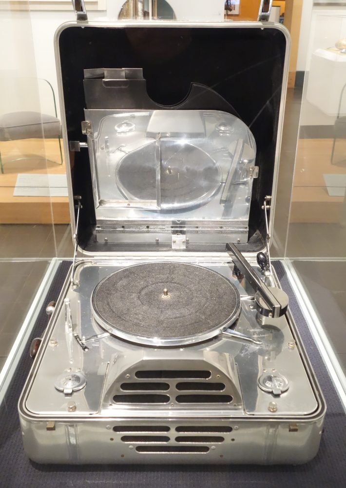 RCA_Victor_Special_Portable_Phonograph