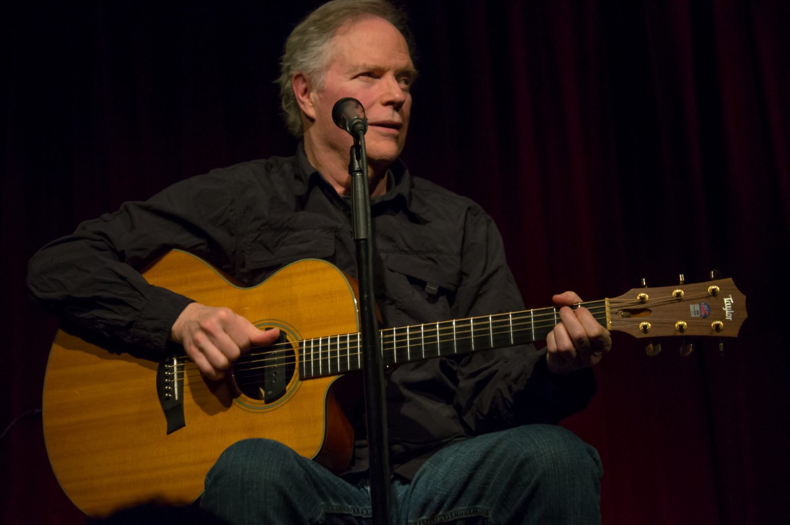 10 Best Fingerstyle Guitarists of All Time