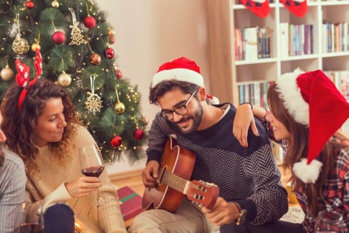 Best 46 Easy To Play Guitar Christmas Songs With Chords